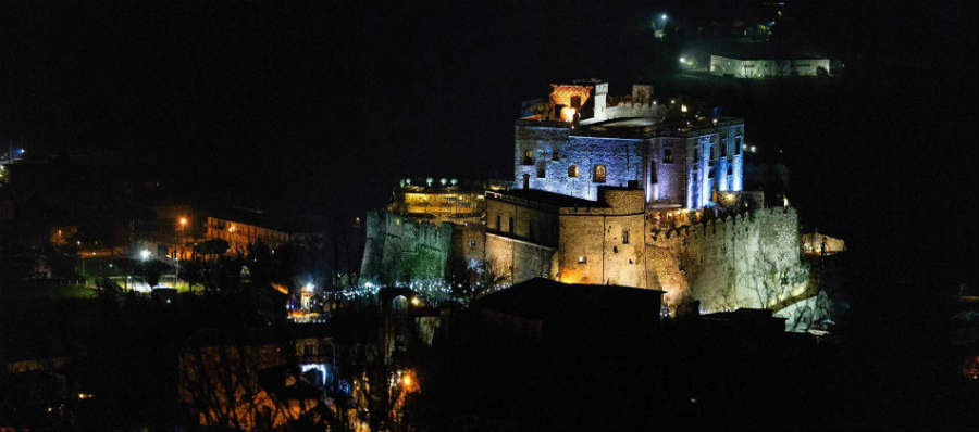 castello di limatola di notte